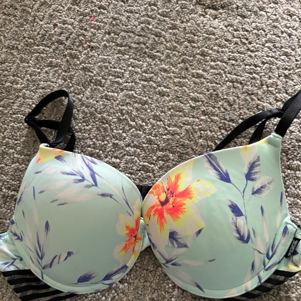 Victoria secrets push up bra